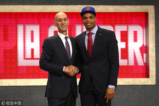 中表现出色 中表现出色