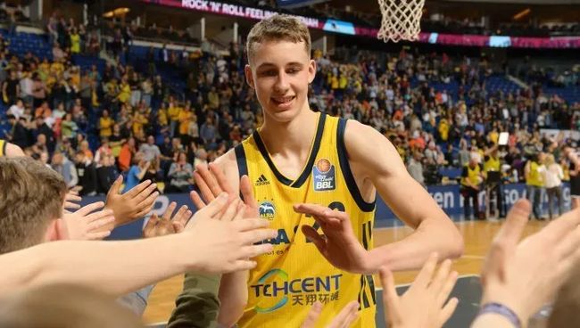 足坛深深刻 足坛深深刻